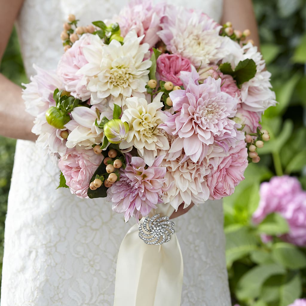 Heart's Promise Bouquet – Serenity Floral, Lake Geneva WI