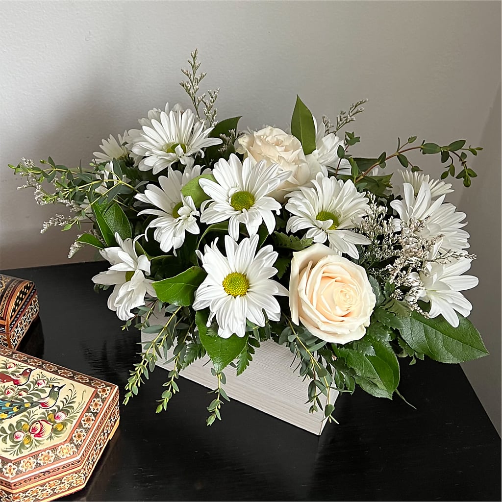 Fresh Linen Box Bouquet –  Serenity Floral, Lake Geneva WI