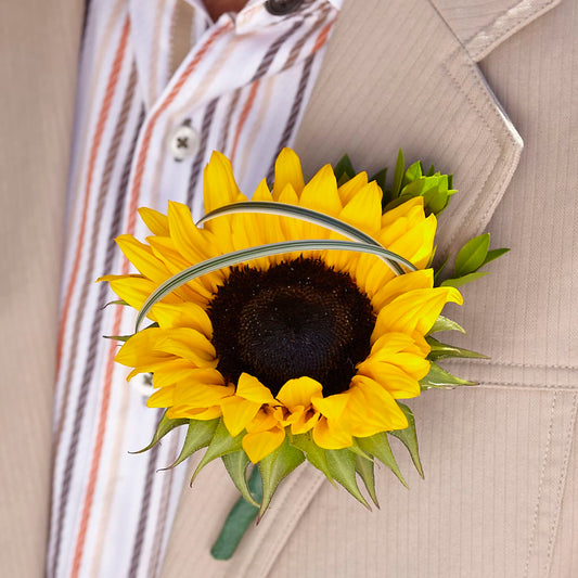 Free Spirit Boutonniere –  Serenity Floral, Lake Geneva WI